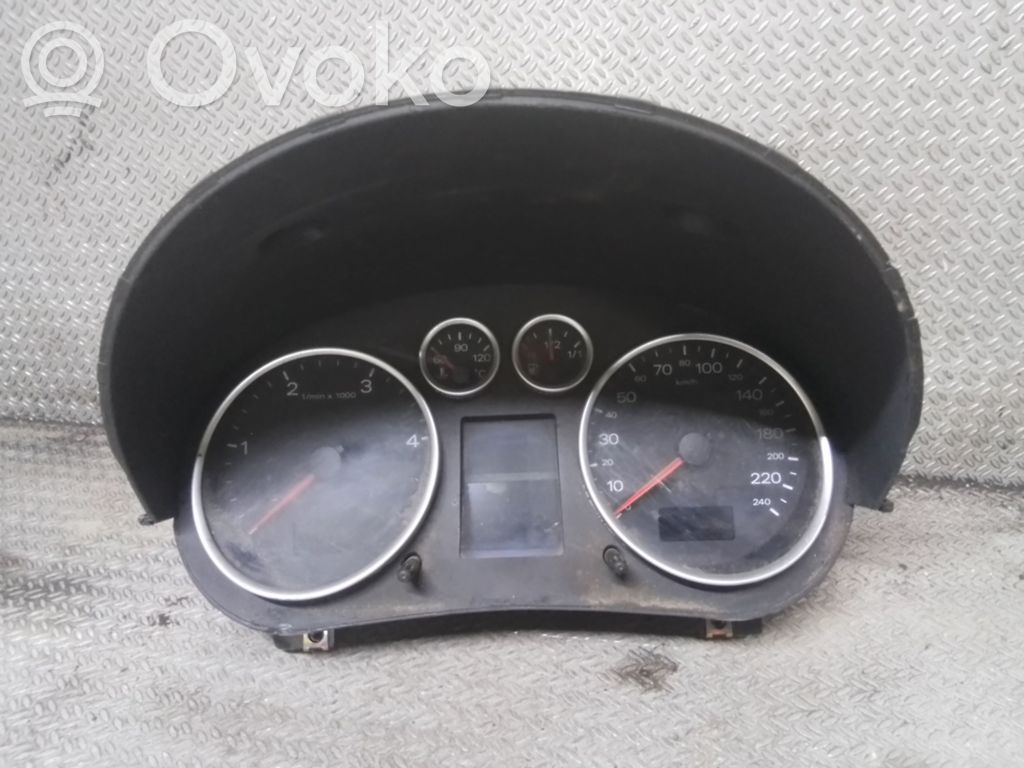 Audi A2 Spidometras (prietaisų skydelis) 