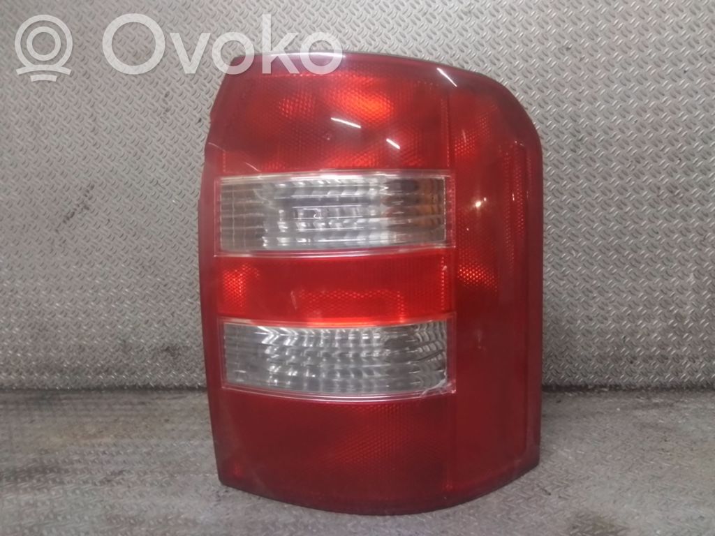 Rear/tail lights   8Z0945096