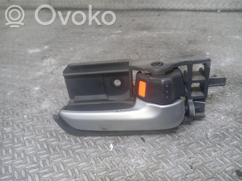 Suzuki Alto Manecilla interna puerta delantera 