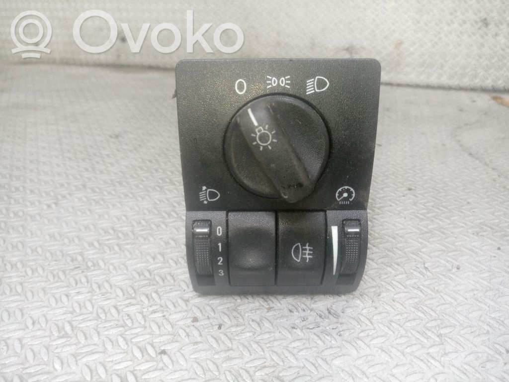 Light switch   09133250
