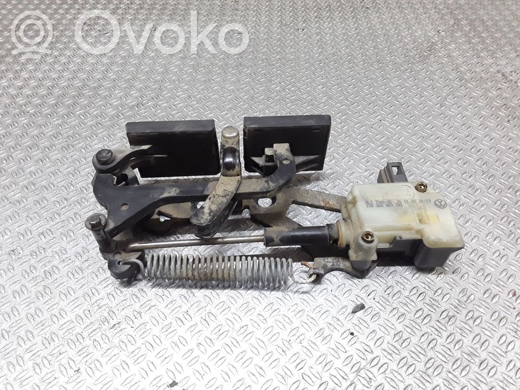 Volkswagen Phaeton Trunk lock loop 