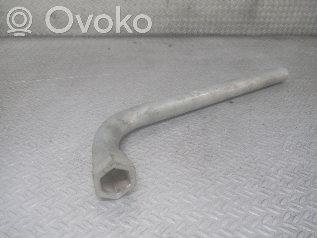 Audi A2 Cheie roți 
