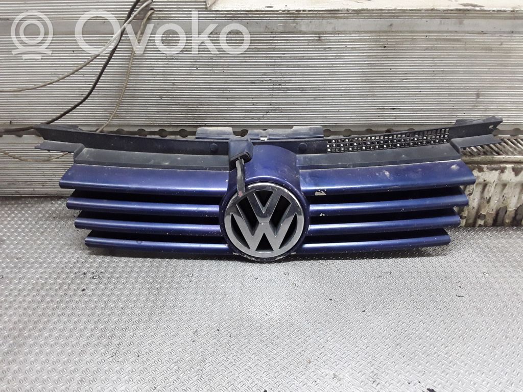 Volkswagen Bora Etupuskurin ylempi jäähdytinsäleikkö 