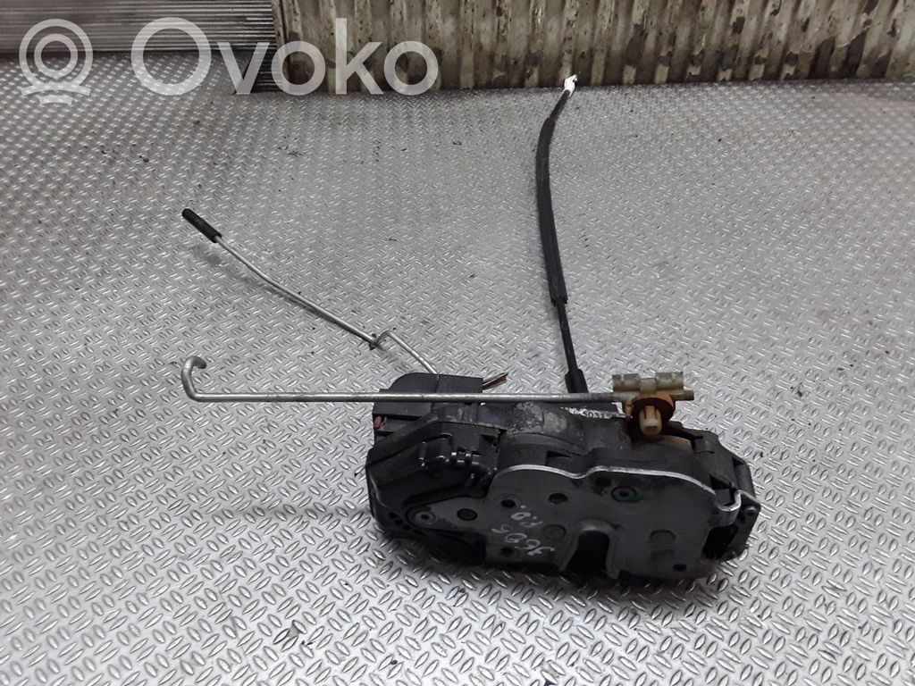 Opel Insignia A Front door lock 
