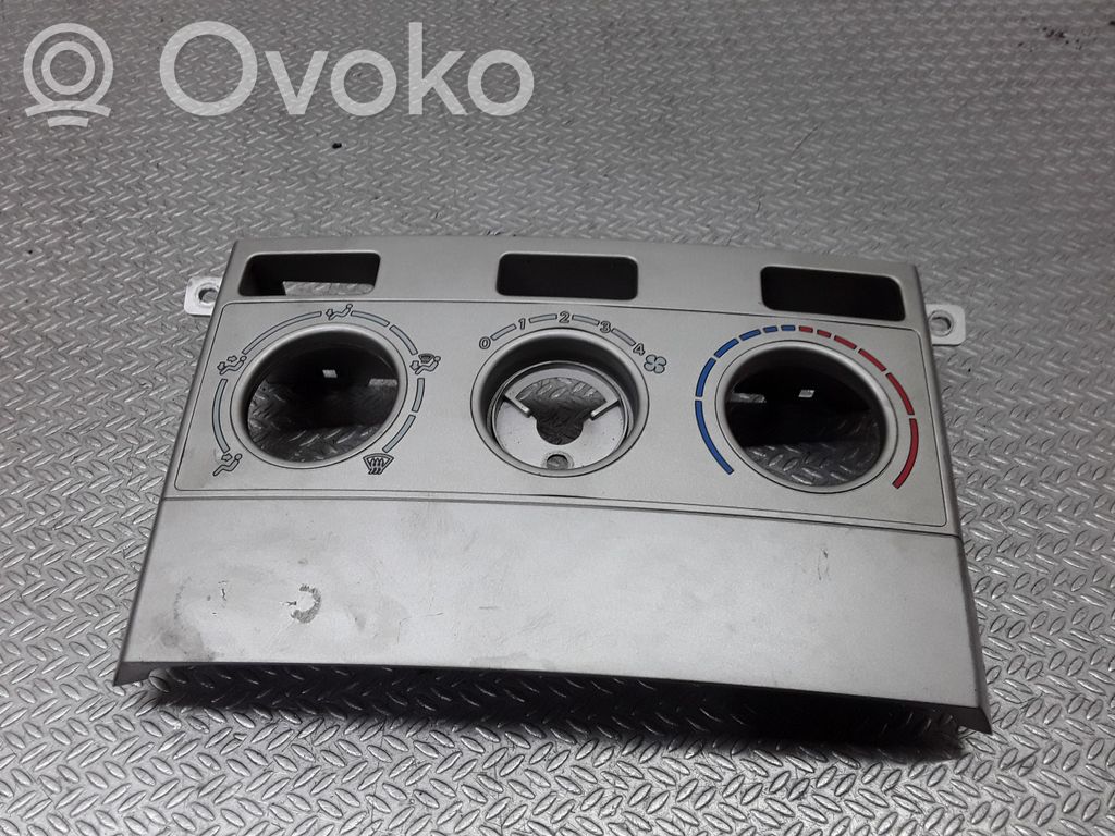 Toyota Corolla Verso AR10 Console centrale, commande chauffage/clim 