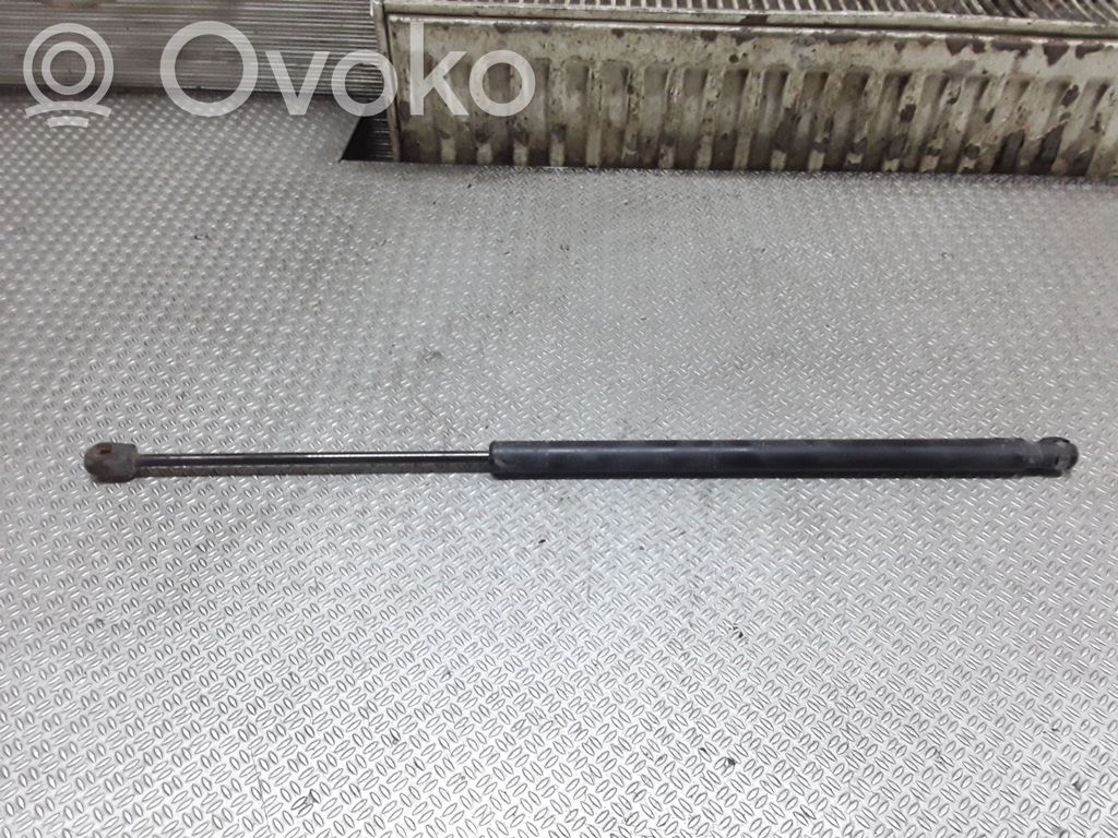 Amortyzator klapy tylnej bagażnika   817701F010