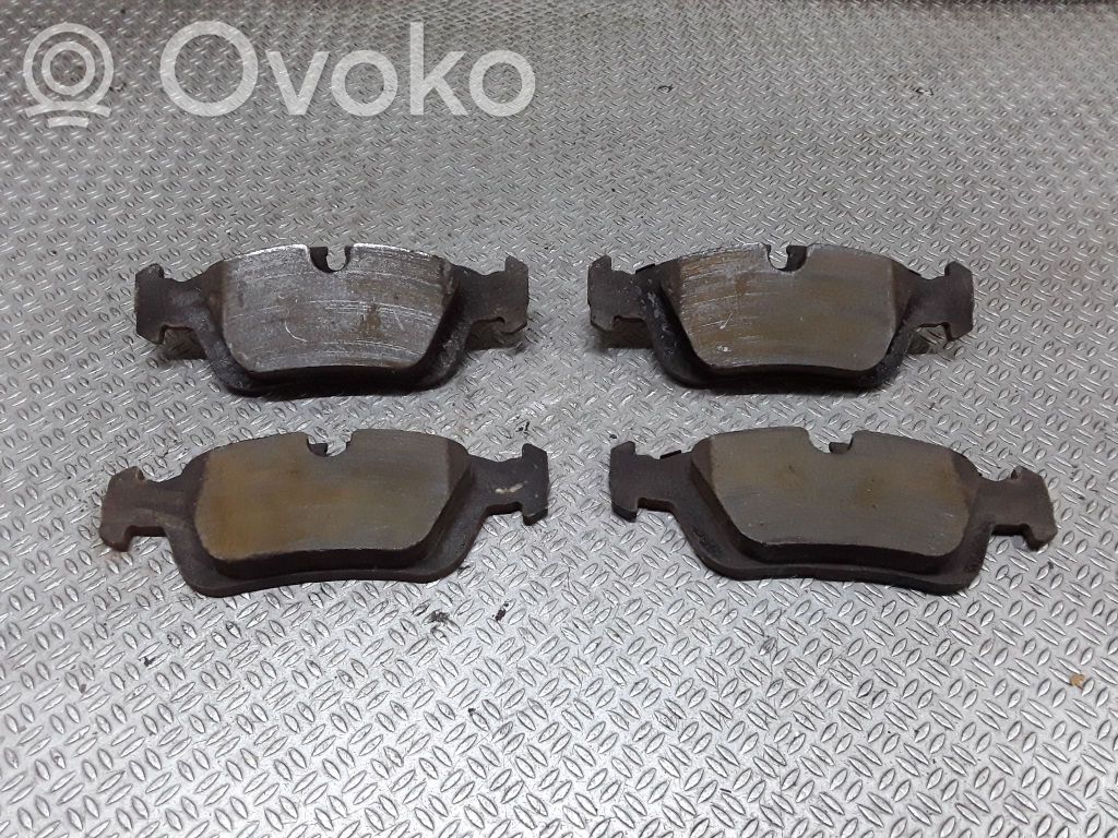 Brake pads (front)