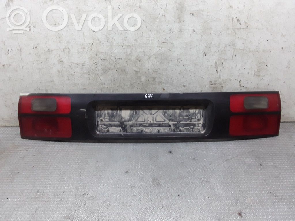 Volkswagen Sharan Listwa światła tylnego/osłona tablicy rejestracyjnej 