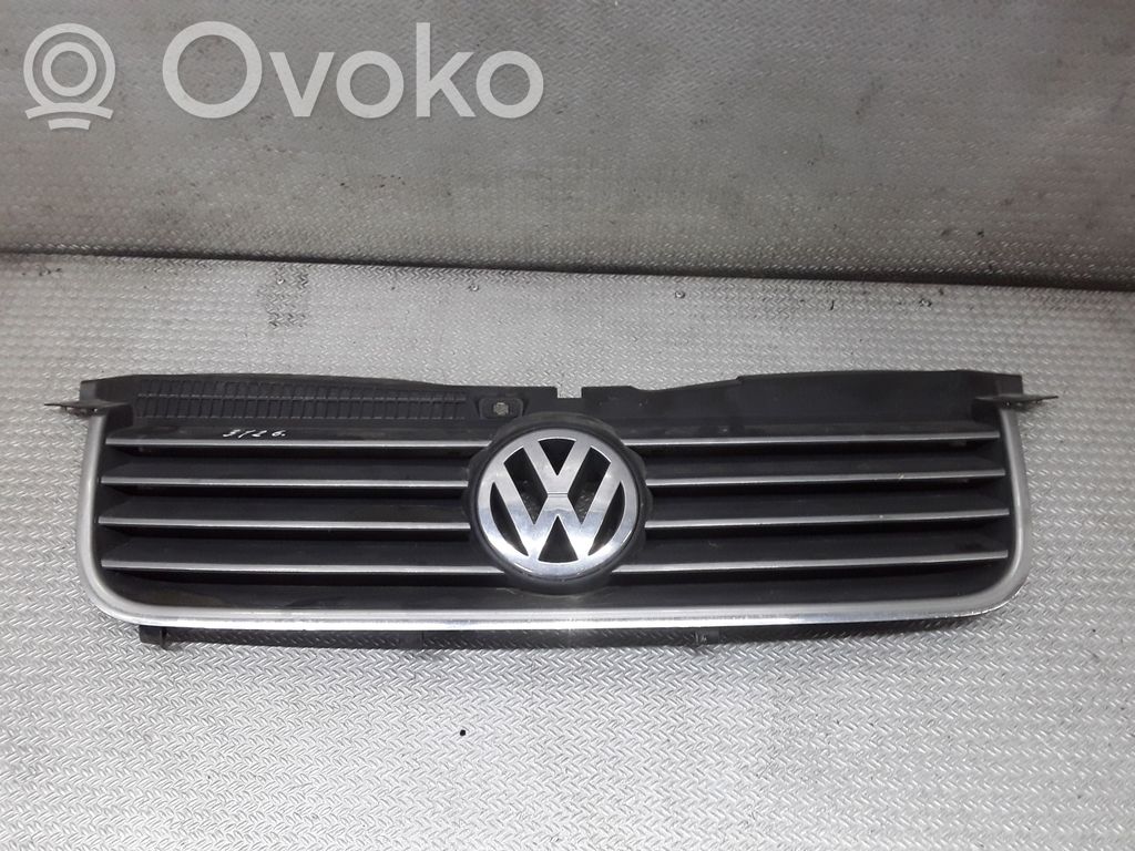 Volkswagen PASSAT B5.5 Maskownica / Grill / Atrapa górna chłodnicy 