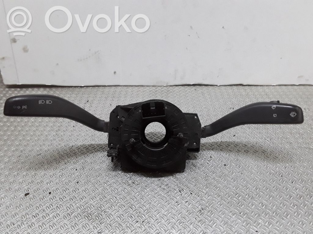 Volkswagen Polo IV 9N3 Leva/interruttore dell’indicatore di direzione e tergicristallo 