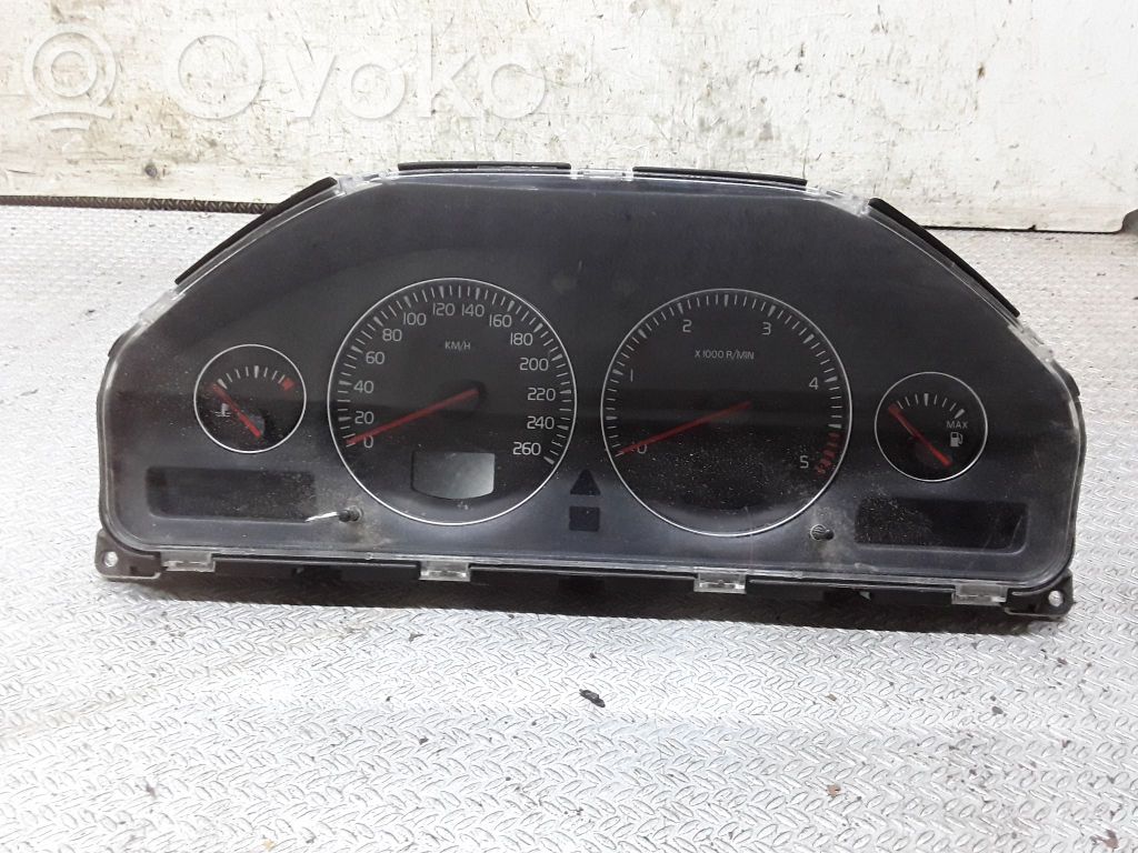 Volvo V70 Speedometer (instrument cluster) 