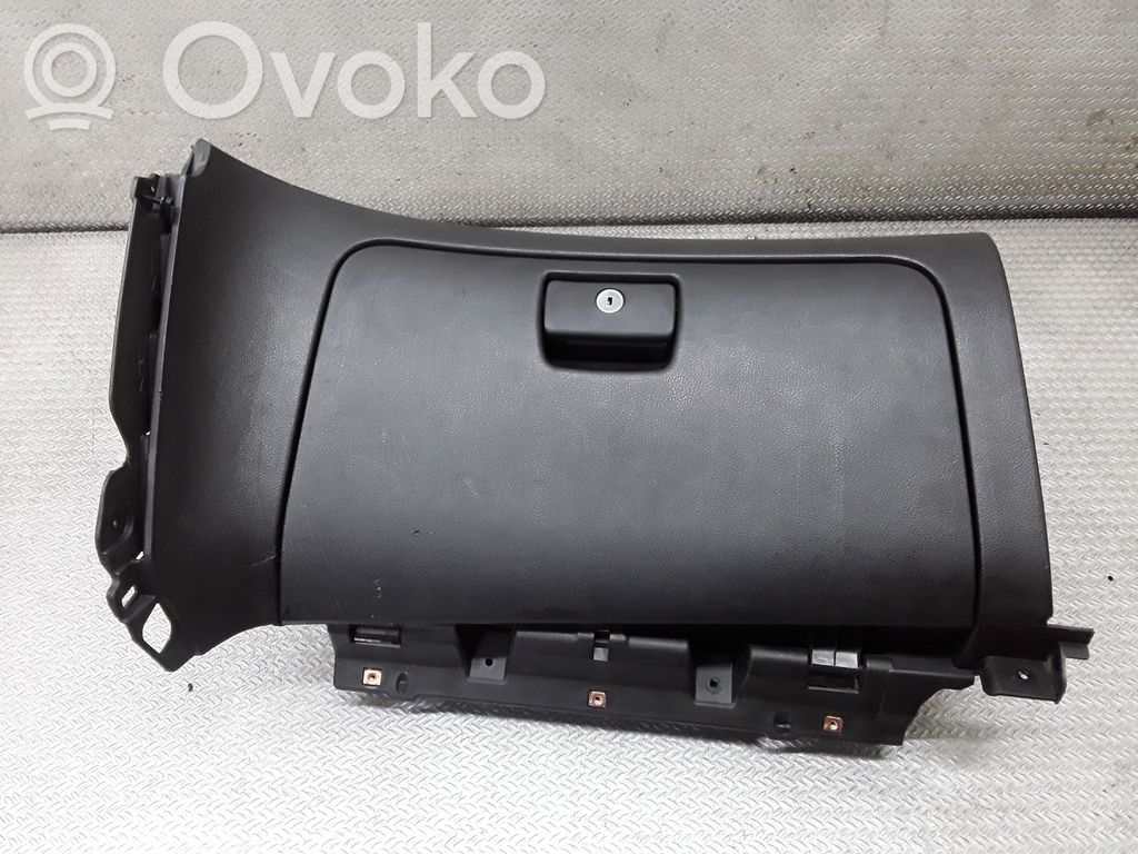 Glove box