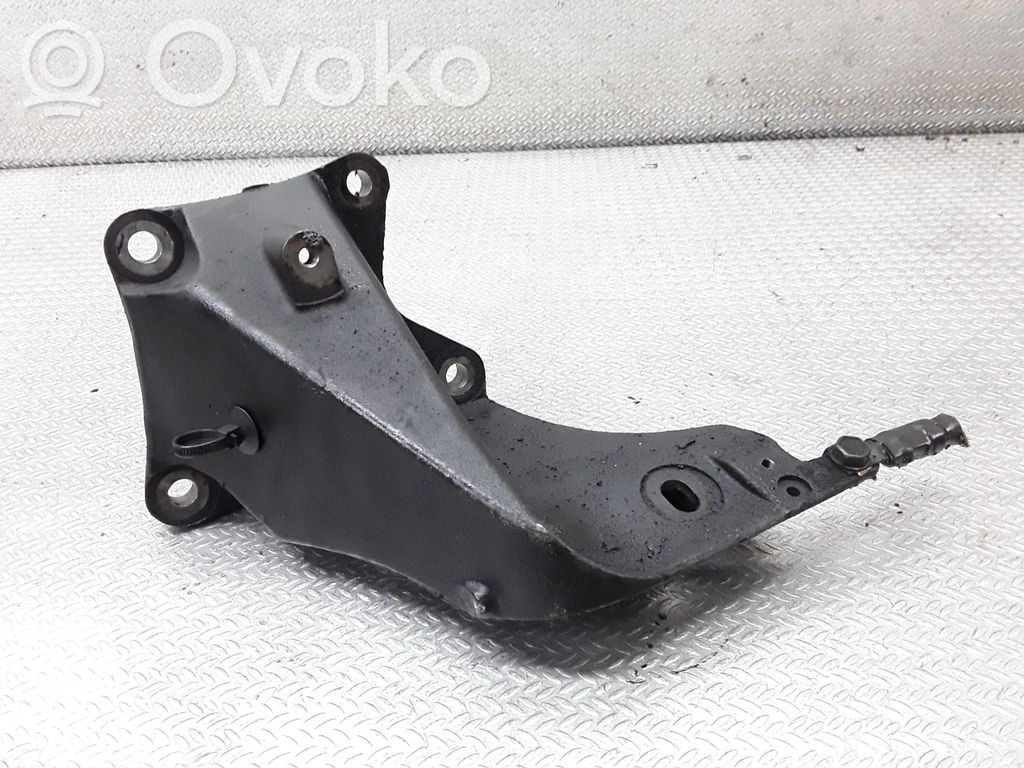 Land Rover Range Rover Sport L320 Engine mounting bracket 