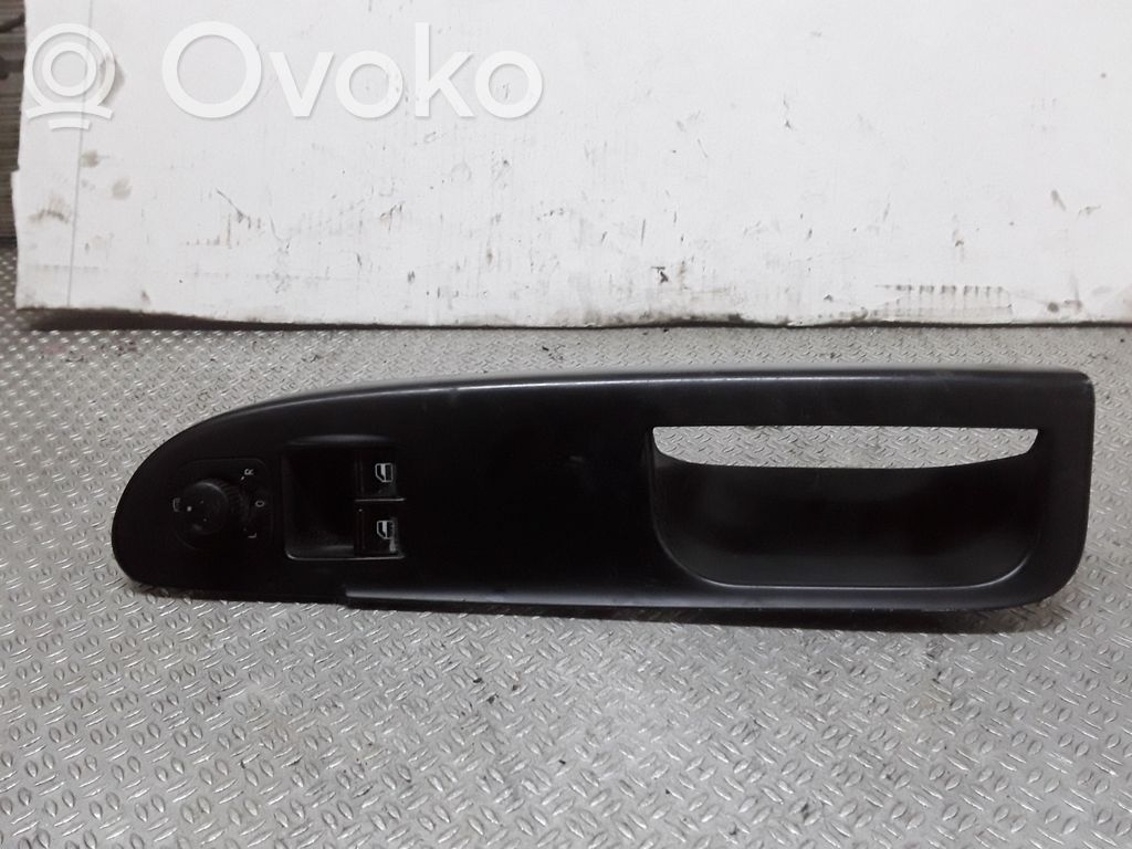Volkswagen PASSAT B6 Electric window control switch 