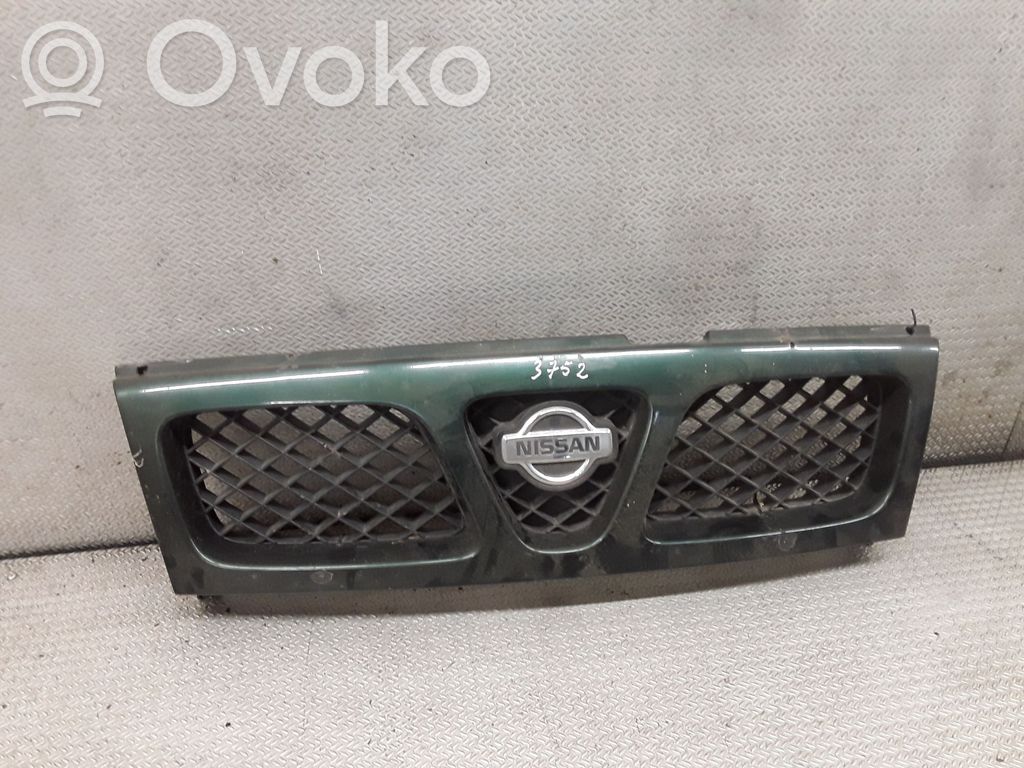 Nissan Terrano Etupuskurin ylempi jäähdytinsäleikkö 