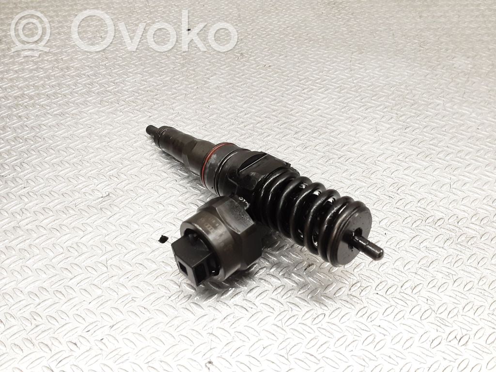 Inyector de combustible   038130073AC