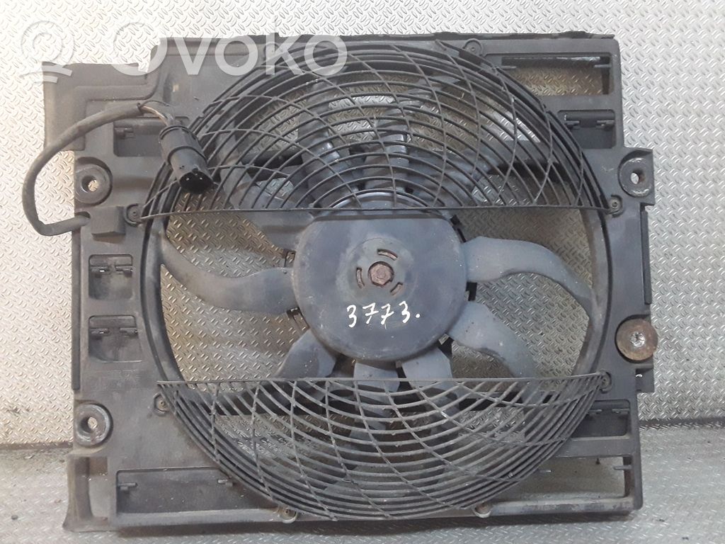 BMW 5 E39 Elektrinis radiatorių ventiliatorius 