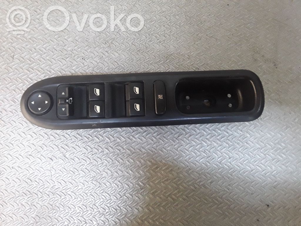 Electric window control switch   96468704XT