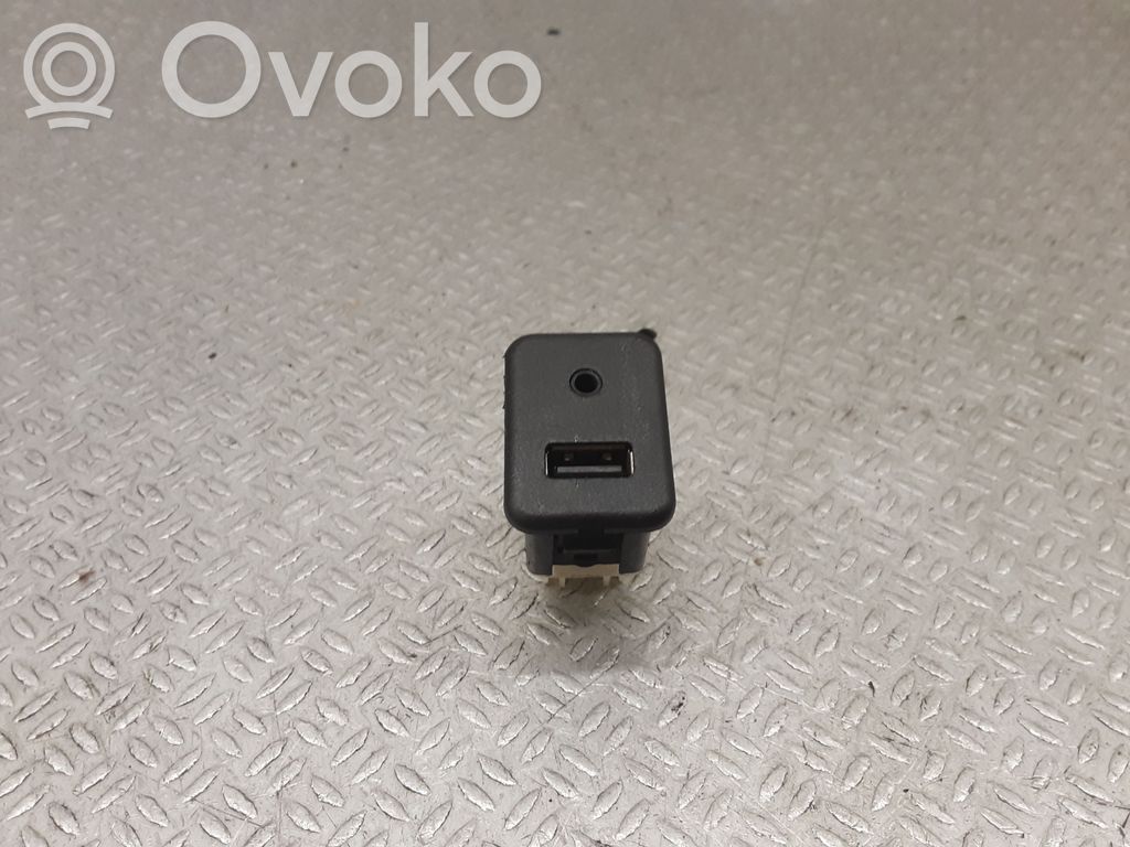 Opel Corsa D Enchufe conector USB 