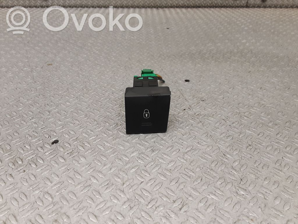 Peugeot 508 Central locking switch button 