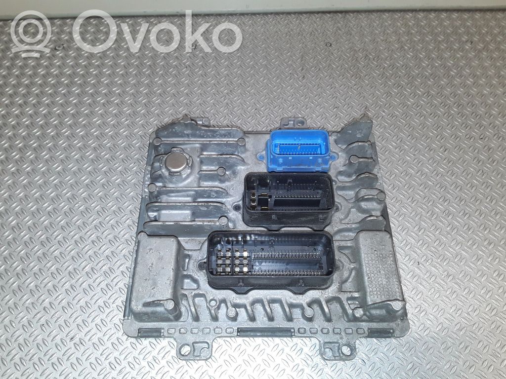 Opel Zafira C Variklio valdymo blokas 