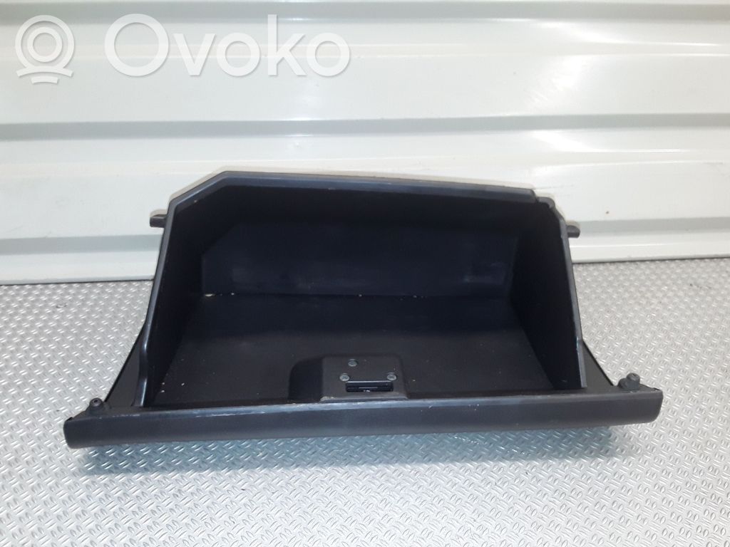 Mazda 6 Daiktadėžės (bordačioko) dangtis 