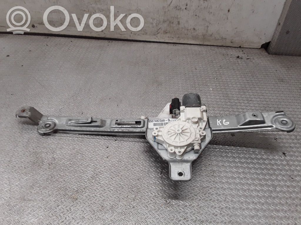 Elektryczny podnośnik szyby drzwi tylnych   05074823AAD
