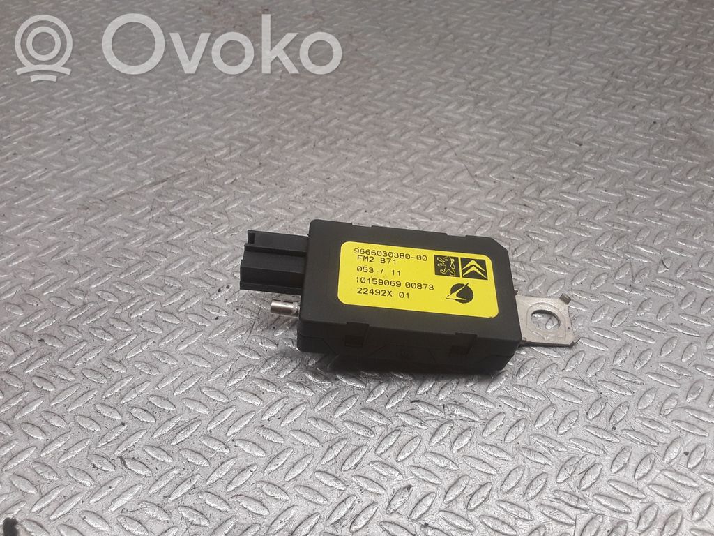 Citroen C4 II Aerial antenna amplifier 