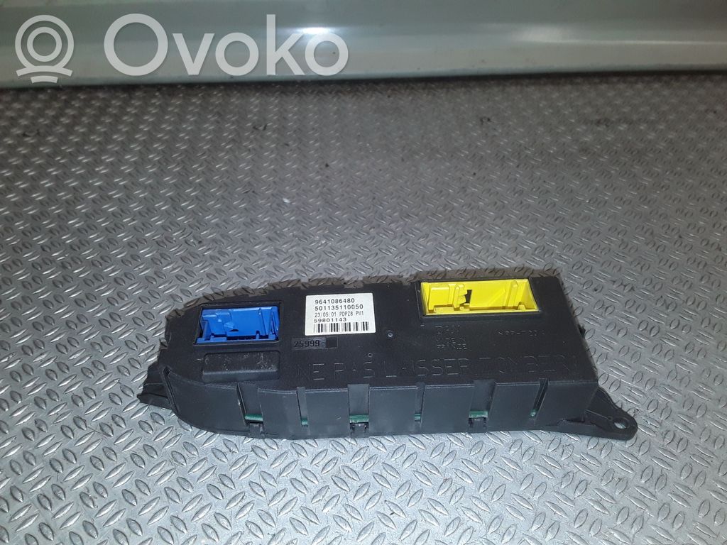 Peugeot 607 Door control unit/module 