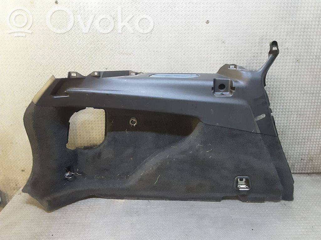 Volvo V60 Šoninis apdailos skydas 