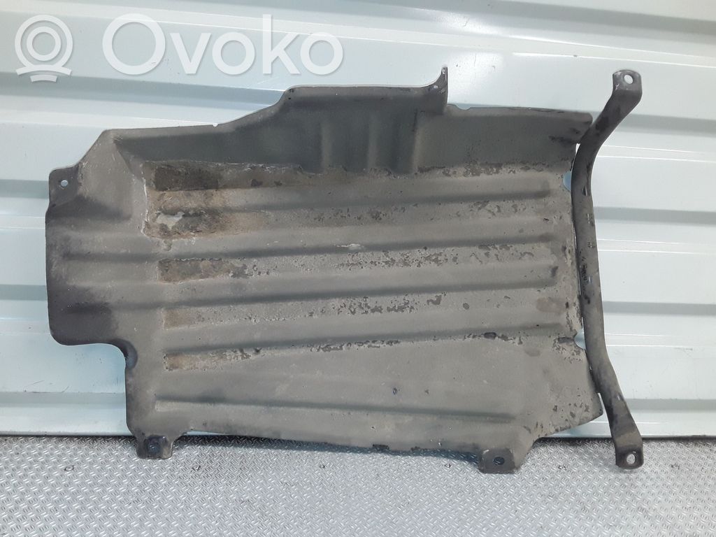 Cache de protection sous moteur