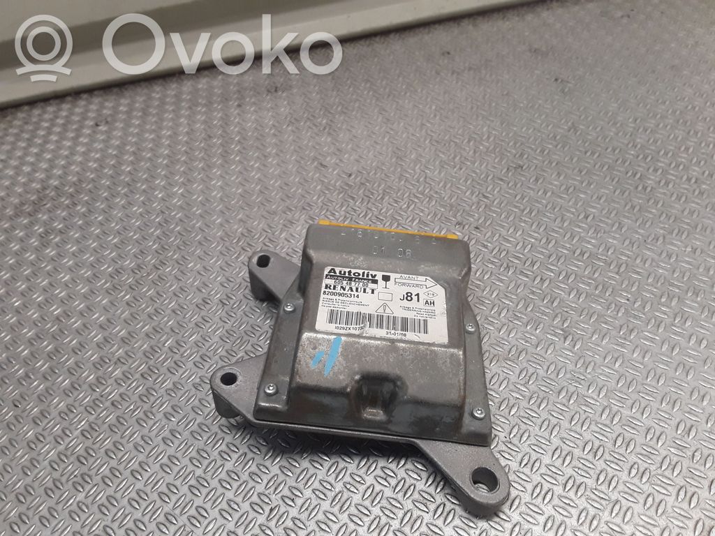 Module de contrôle airbag   8200905314