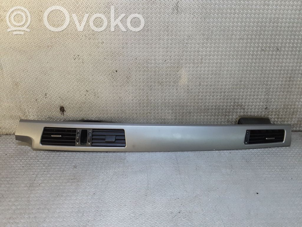 Centrālais gaisa ventilācijas režģis   51457129233