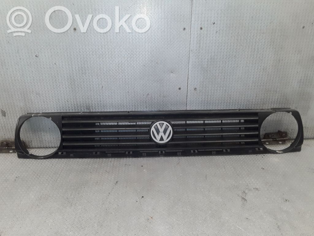 Volkswagen Golf II Etupuskurin ylempi jäähdytinsäleikkö 