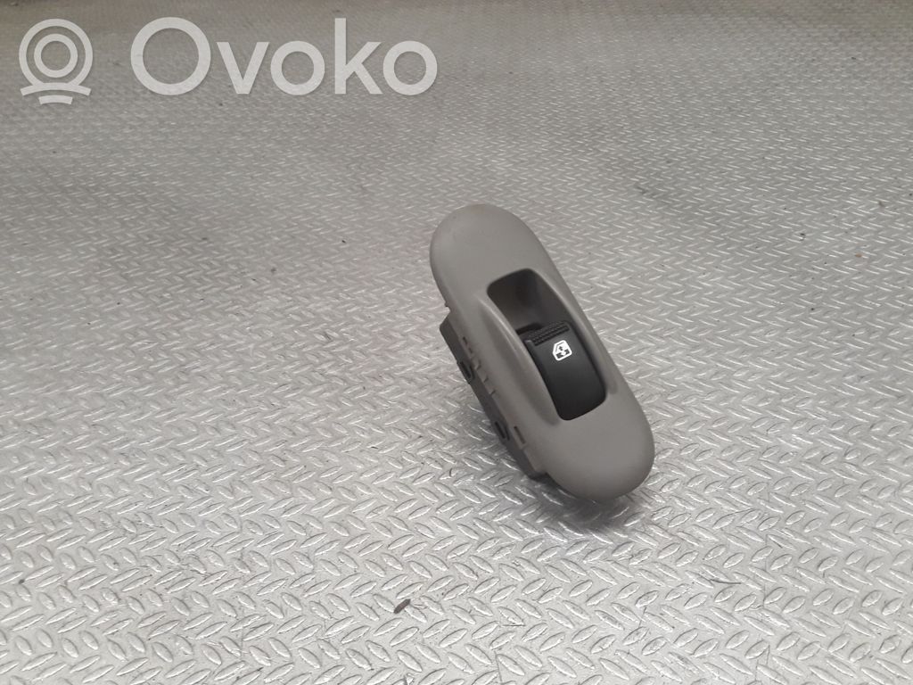 Interrupteur commade lève-vitre   935804D700KS