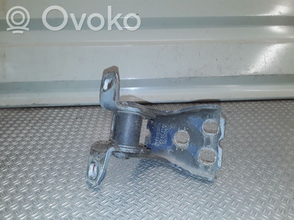Jeep Grand Cherokee (WK) Front door lower hinge 