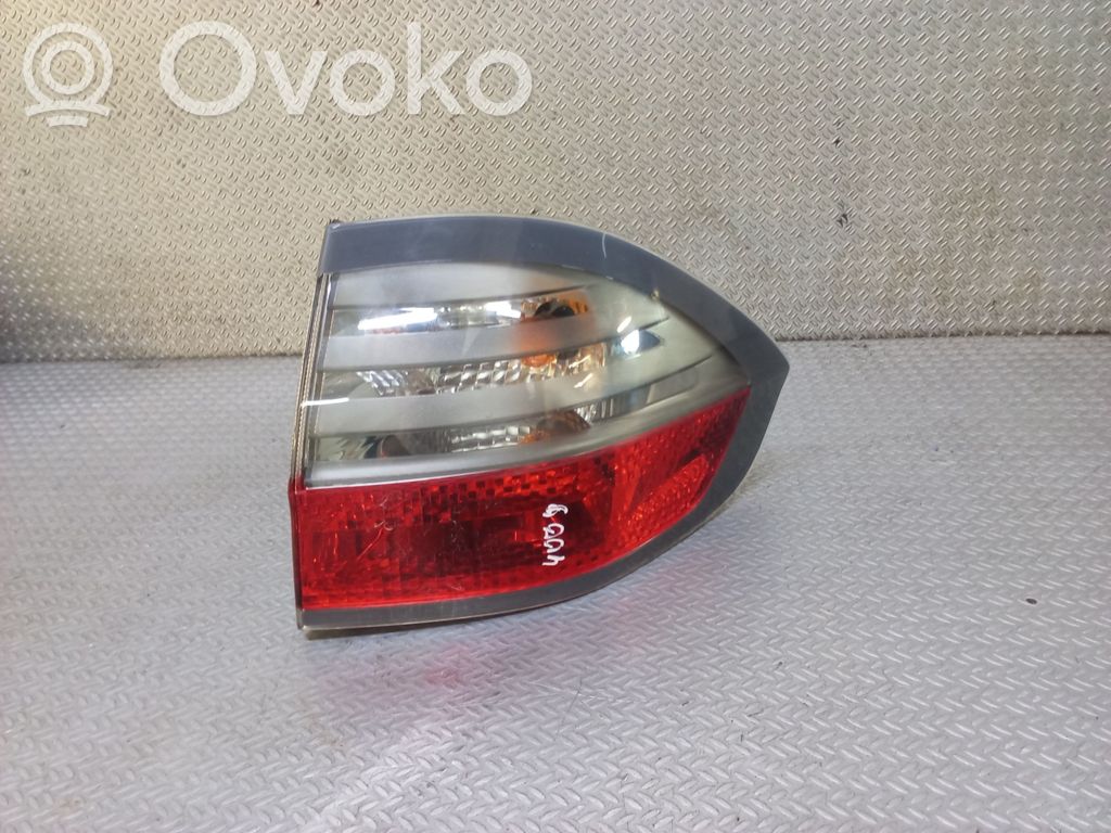 Rear/tail lights   6M2113404AJ