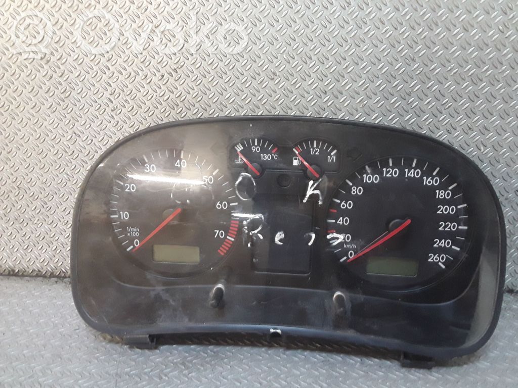 Volkswagen Golf IV Velocímetro (tablero de instrumentos) 