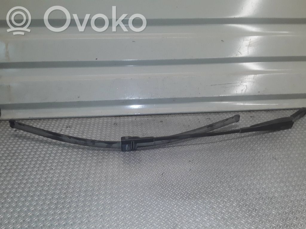 Windshield/front glass wiper blade