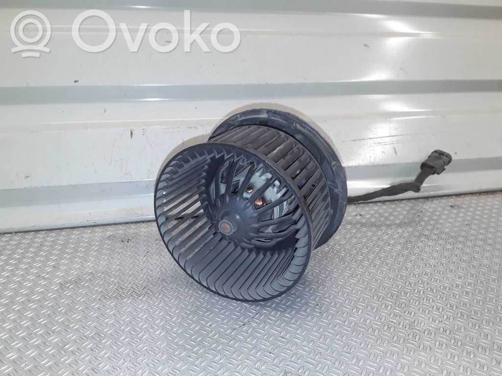 Dacia Sandero Mazā radiatora ventilators 