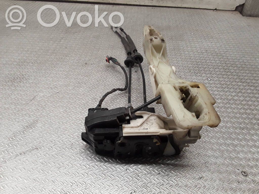 Hyundai i30 Priekšpusē slēdzene 