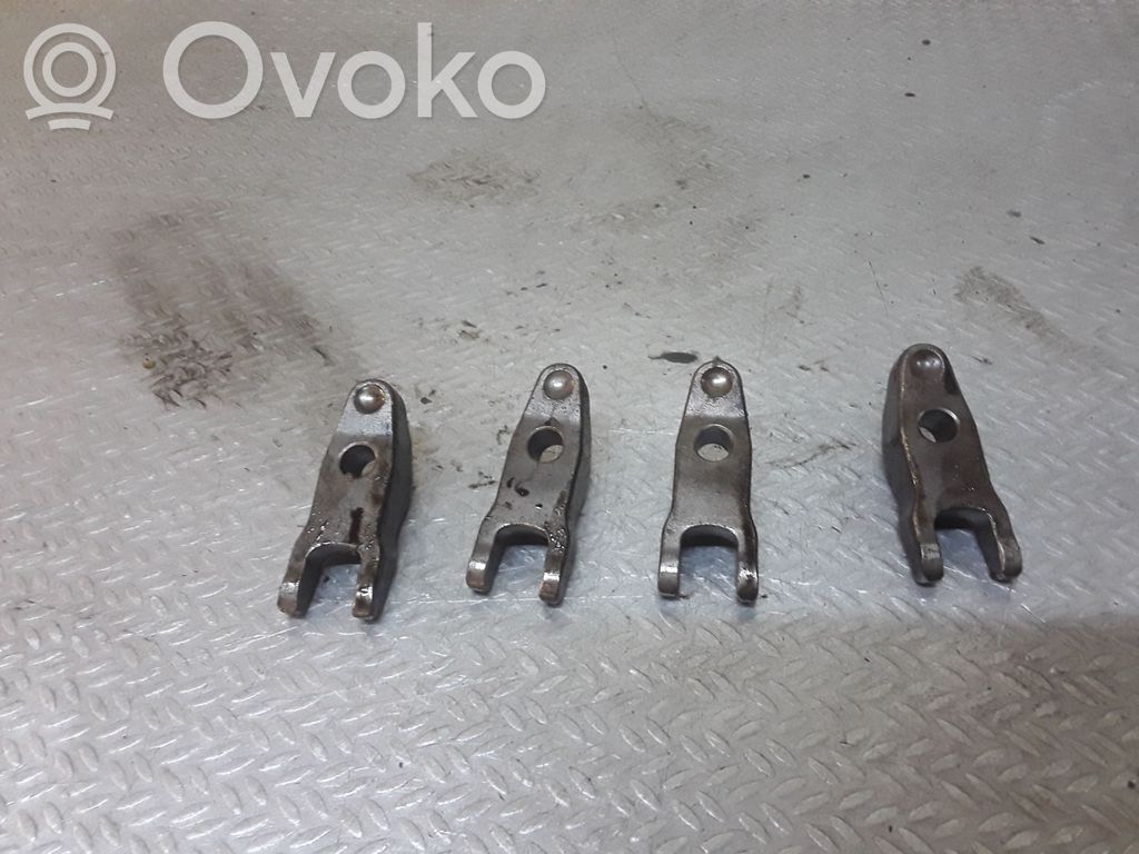 Abrazadera del inyector de combustible