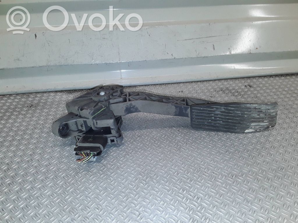 Accelerator throttle pedal   13252885,D070102123