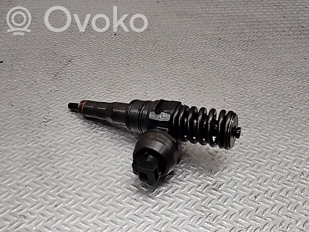 Injektor Einspritzdüse   038130073AK
