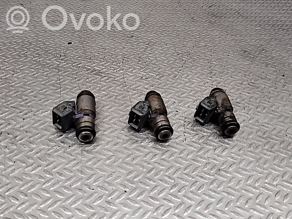 Volkswagen Golf IV Wtryskiwacze / Komplet 