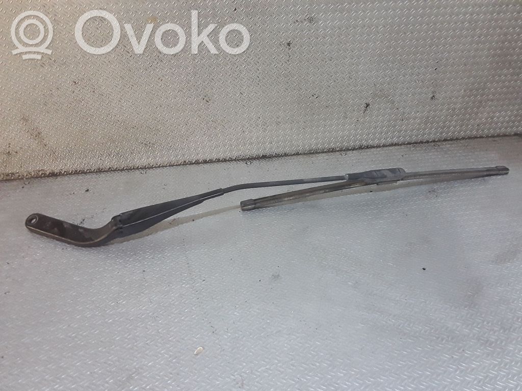 BMW 1 E81 E87 Front wiper blade arm 