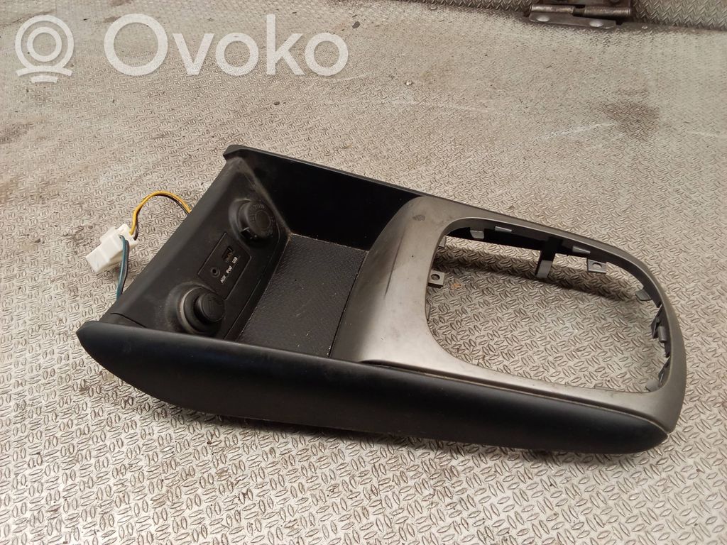 Hyundai i30 Consola de plástico de la palanca de cambios