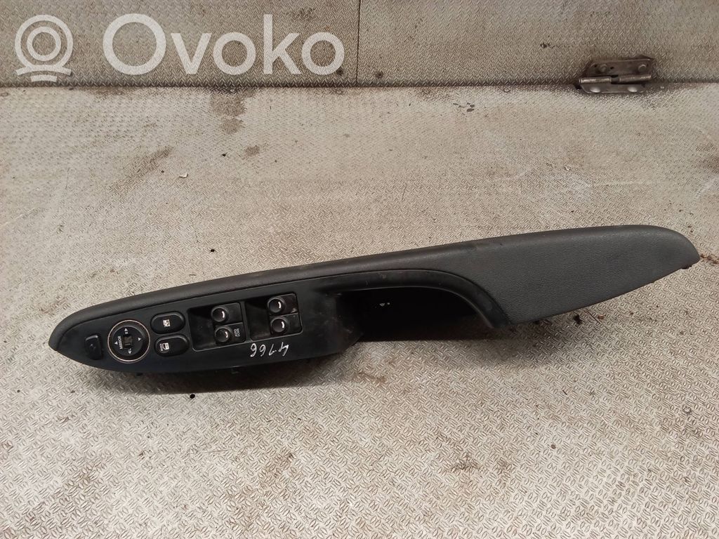 Hyundai i30 Front door interior handle trim 