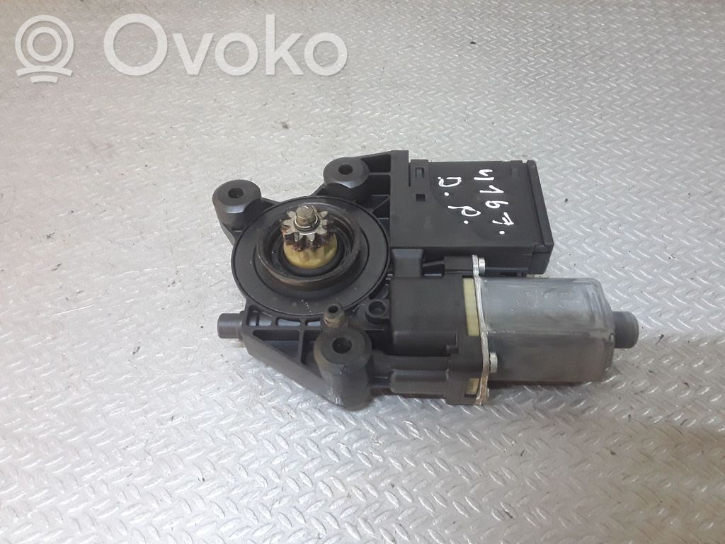 Renault Megane III Silnik regulatora szyby drzwi przednich 