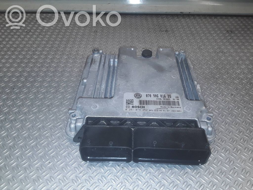 Volkswagen Transporter - Caravelle T5 Sterownik / Moduł ECU 